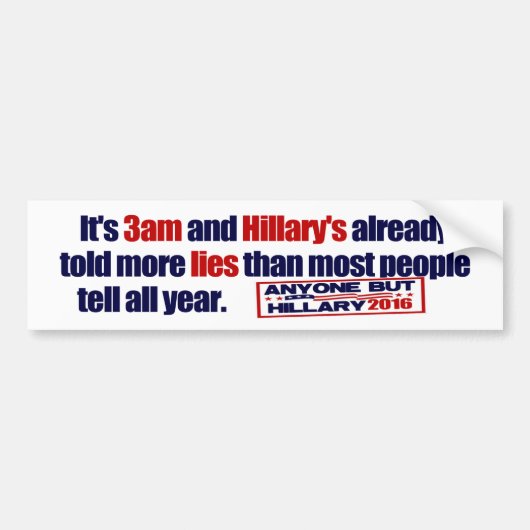 Het is 3am en Hillary's Lying. Bumpersticker (Voorkant)