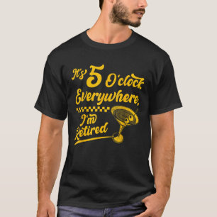 Het is 5 uur overal grappige gepensioneerde cockta t-shirt