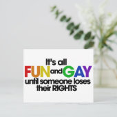 Het is allemaal leuk en homorechten briefkaart (Staand voorkant)