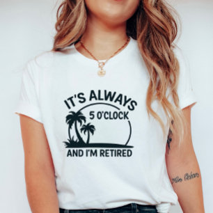 Het is altijd 5 uur en ik ben met pensioen; Leuk p T-shirt