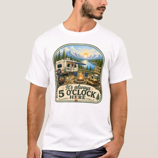 Het Is Altijd 5 Uur Hier Camping T Shirt (Voorkant)