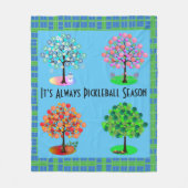 Het is altijd Pickleball Sason - Vier seizoensbome Fleece Deken (Voorkant)