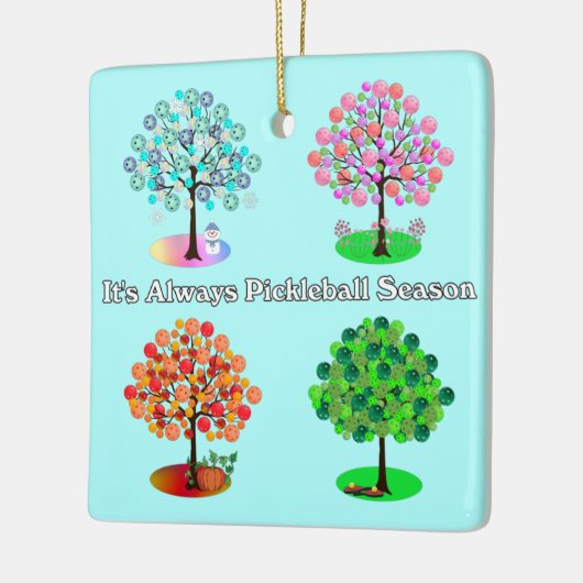 Het is altijd Pickleball Sason - Vier seizoensbome Keramisch Ornament (Links)
