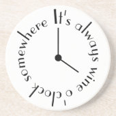 Het is altijd Wine O'Clock ergens anders. Zandsteen Onderzetter (Voorkant)