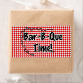 Het is BBQ Time. Rood Gecontroleerde tafelkledij m Etiket (Insitu)