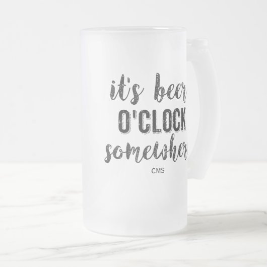 Het is Beer O'Clock ergens waar Funny  Monogram Matglas Bierpul (Voorkant rechts)