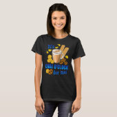 Het is Chai O Clock Funny Coffee Tea Drink T-shirt (Voorkant volledig)
