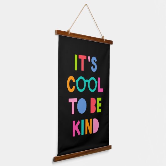 Het is cool om aardig te zijn hangend wandkleed (Gebogen)
