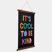 Het is cool om aardig te zijn hangend wandkleed (Gebogen)