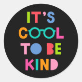Het is cool om aardig te zijn ronde sticker (Voorkant)