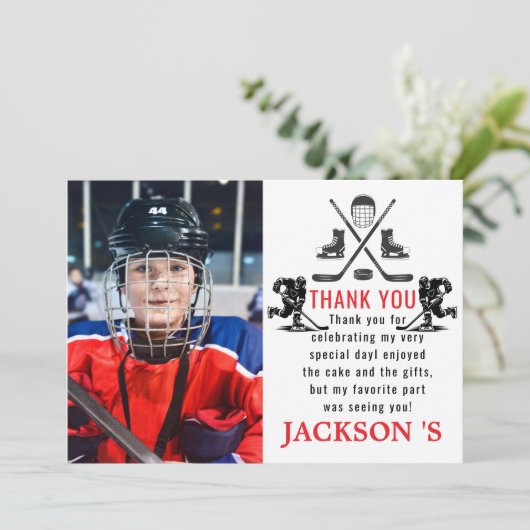 Het is de eerste verjaardag van Game Time Hockey Bedankkaart (Staand voorkant)