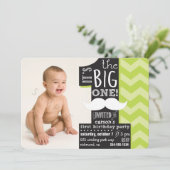 Het is de grote. Eerste uitnodiging op de foto van (Staand voorkant)