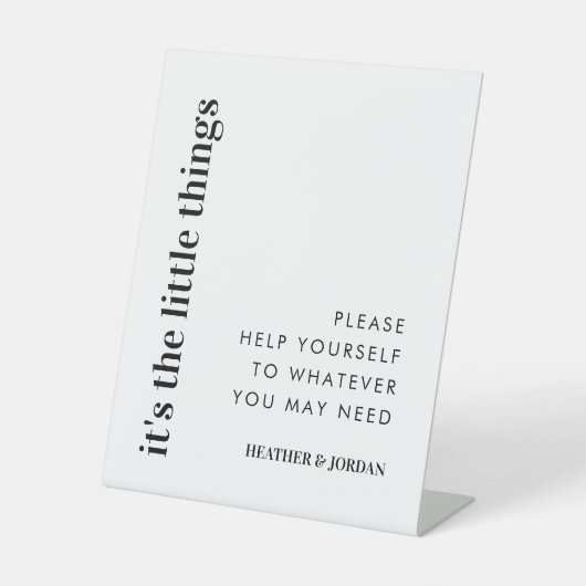 Het is de kleine dwergbathroommandje reclamebord met voetstuk (Voorkant)