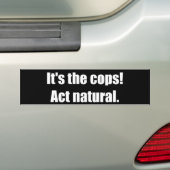 Het is de politie. Act Natural. Bumpersticker (Op auto)