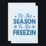 Het is de tijd om te bevriezen - Winterpret Kaart<br><div class="desc">Vier het koude seizoen met een glimlach met dit "'Tis het seizoen om te bevriezen" ontwerp. Met koele blauwe typografie en speelse sneeuwvlokaccenten, legt dit ontwerp de leuke kant van winterweer vast. Beschikbaar op een reeks Zazzle-producten zoals T-shirts, mokken en truien, het is perfect om een luchtige touch toe te...</div>