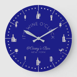 Het is de Wine O'Clock Elegant Silver Navy Monogra Grote Klok