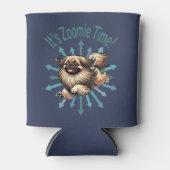 Het is de Zoomie Time Pekingees Blikjeskoeler (Voorkant)