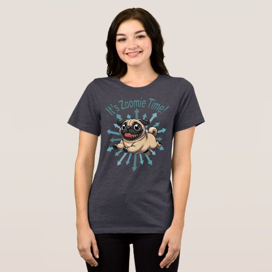 Het is de Zoomie Time Pug Tri-Blend Shirt (Voorkant volledig)