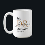 Het is Dr. [Aangepaste naam] Werkelijk ingesteld.  Koffiemok<br><div class="desc">Vier een mijlpaal met de elegante en krachtige "Het is Dr. [Aangepaste naam], eigenlijk - Est. [Jaar]" mok! Deze mok is ideaal voor nieuwe afgestudeerden, academici of professionals en is een stijlvolle manier om zuurverdiende prestaties te eren. Met geavanceerde typografie met een mix van gedurfde en scriptlettertypen, is het een...</div>