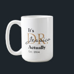 Het is Dr. [Aangepaste naam] Werkelijk ingesteld.  Koffiemok<br><div class="desc">Vier een mijlpaal met de elegante en krachtige "Het is Dr. [Aangepaste naam], eigenlijk - Est. [Jaar]" mok! Deze mok is ideaal voor nieuwe afgestudeerden, academici of professionals en is een stijlvolle manier om zuurverdiende prestaties te eren. Met geavanceerde typografie met een mix van gedurfde en scriptlettertypen, is het een...</div>