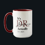 Het is Dr. [Aangepaste naam] Werkelijk ingesteld.  Mok<br><div class="desc">Vier een mijlpaal met de elegante en krachtige "Het is Dr. [Aangepaste naam], eigenlijk - Est. [Jaar]" mok! Perfect voor nieuwe afgestudeerden, academici of professionals, deze bruin-witte mok is een stijlvolle manier om zuurverdiende prestaties te eren. Met geavanceerde typografie met een mix van gedurfde en scriptlettertypen, is het een doordacht...</div>