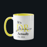 Het is Dr. [Aangepaste naam] Werkelijk ingesteld.  Mok<br><div class="desc">Vier een mijlpaal met de elegante en krachtige "Het is Dr. [Aangepaste naam], eigenlijk - Est. [Year]" twee toon koffie mok! Deze geel-witte mok is ideaal voor pas afgestudeerden, academici of professionals en is een stijlvolle manier om zuurverdiende prestaties te eren. Met geavanceerde typografie met een mix van gedurfde en...</div>