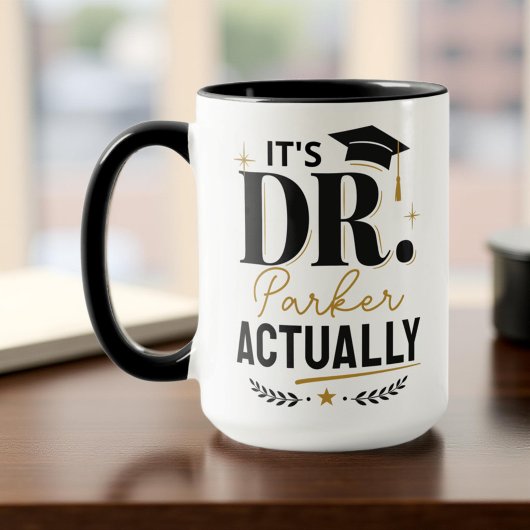 Het is Dr. Eigenlijk PhD Doctor Afstudeercadeau Mok