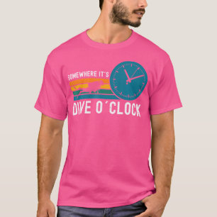 Het is duiken op de klok ergens grappig duiken t-shirt