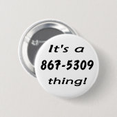 Het is een 867-5309 ding ronde button 5,7 cm (Voorkant /achterkant)