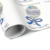 Het is een Baby Rattle voor een jongen Blue Cadeaupapier (Rol Hoek)