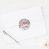 Het is een baby shower snoep--speld. ronde sticker (Envelop)