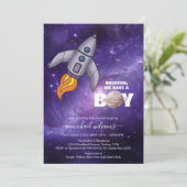 Het is een baby shower-uitnodiging voor een zakrui kaart (Staand voorkant)