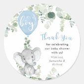 Het is een baby shower voor boyolifantenballongroe ronde sticker (Voorkant)