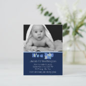 Het is een babyjongen geboorteaankondiging aankondiging (Staand voorkant)