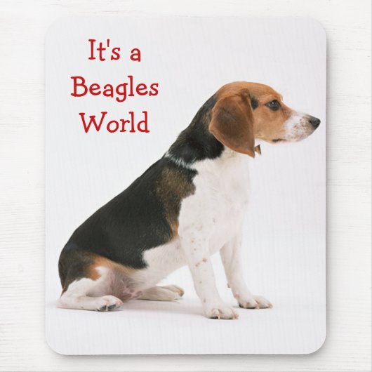 Het is een Beagles World Mousepad Muismat (Voorkant)