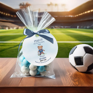 Het is een Boy Bearly Wait Soccer Player Baby show Bedankjes Labels