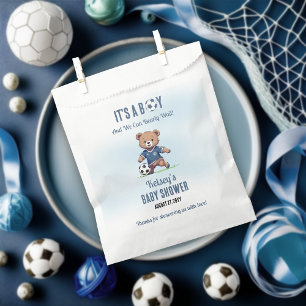 Het is een Boy Bearly Wait Soccer Player Baby show Bedankzakje
