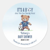 Het is een Boy Bearly Wait Soccer Player Baby show Ronde Sticker (Voorkant)