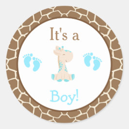 Het is een Boy Giraffe Baby shower Ronde Sticker