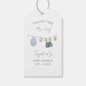 Het is een Boy Simple Clothes Baby shower Bedankt Cadeaulabel (Voorkant)