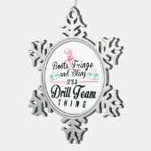 Het is een drilteam ding tin sneeuwvlok ornament (Rechts)