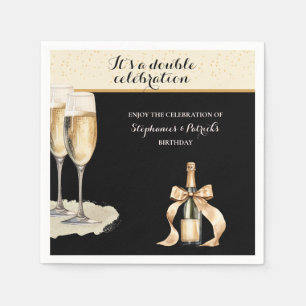 Het is een dubbele verjaardag met zwarte champagne servet