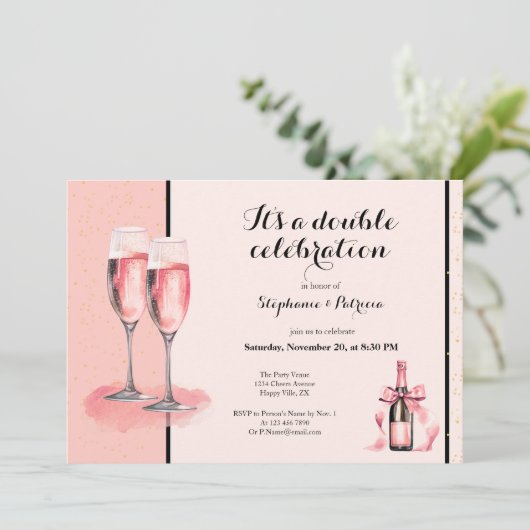 Het is een dubbele viering Roze Champagne Verjaard Kaart (Staand voorkant)