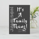 Het is een familie Thang. Uitnodiging tot gezinshe (Staand voorkant)