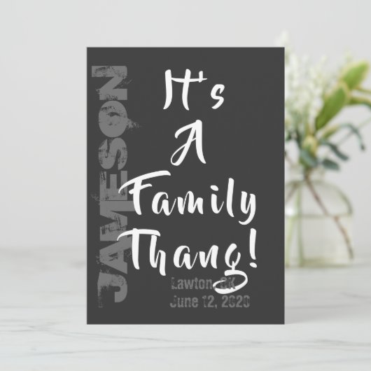 Het is een familie Thang. Uitnodiging tot gezinshe (Staand voorkant)