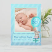 Het is een foto van een jongen, blauw babyaqua aankondiging (Staand voorkant)