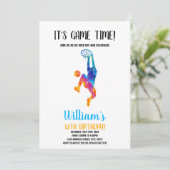 Het is een Game Time Basketball Uitnodigingen (Staand voorkant)