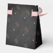 Het is een Ghoul. Little Spirit Halloween Baby sho Bedankdoosjes (Achterkant)