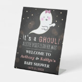 Het is een Ghoul. Little Spirit Halloween Baby sho Reclamebord Met Voetstuk (Voorkant)