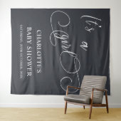 Het is een Girl Modern Minimal Calligraphy Baby sh Wandkleed (In Situ (horizontaal))